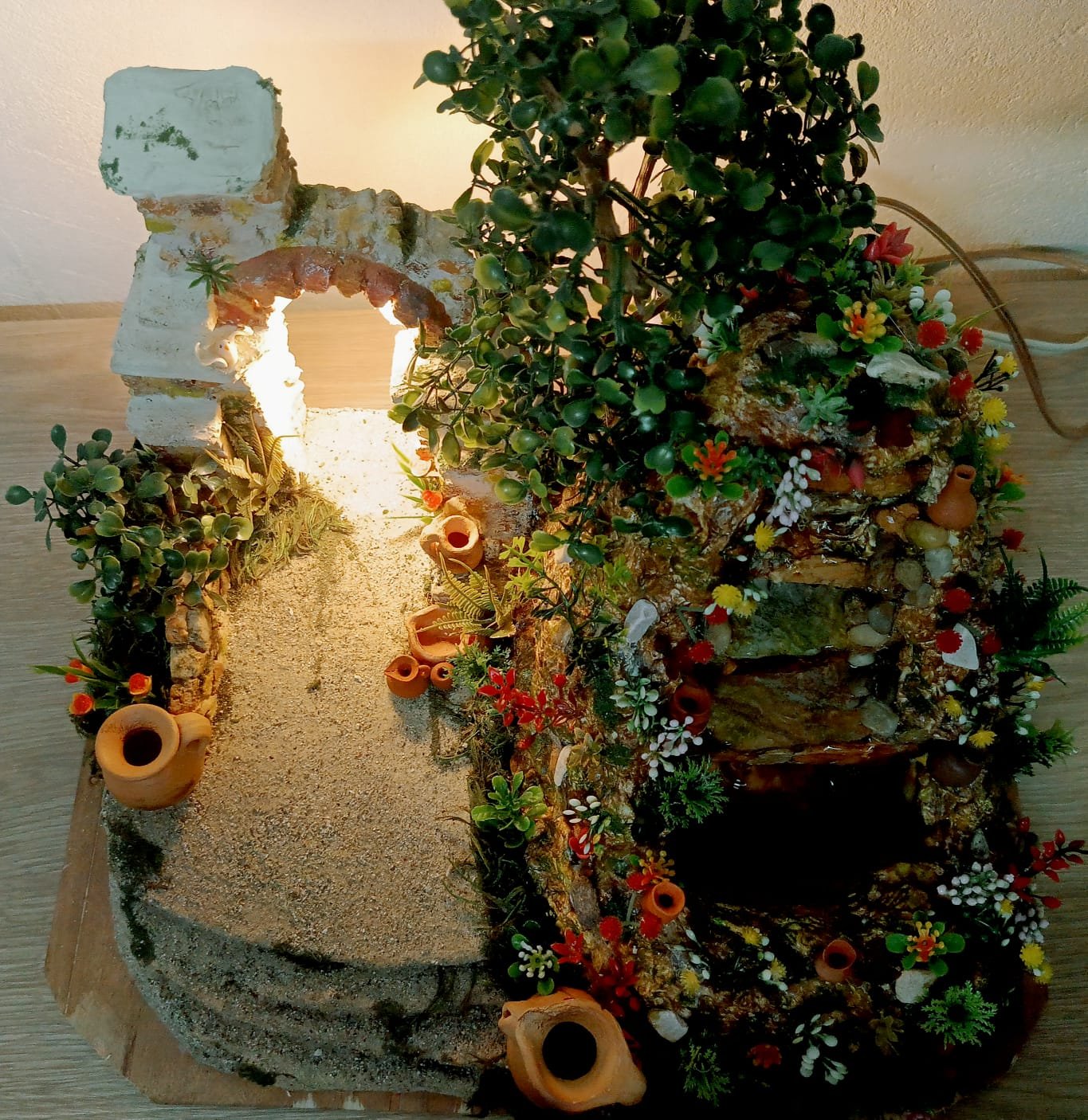 Pesebre con fuente y arco de piedra - Image 2